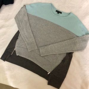 BANANA REPUBLIC Light Grey and Mint Sweater